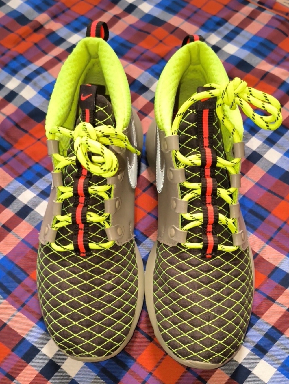 Nike Roshe One Mid Winter Sneaker Boot Youth Sz 6.5Y #807575-200 Women's Size 8